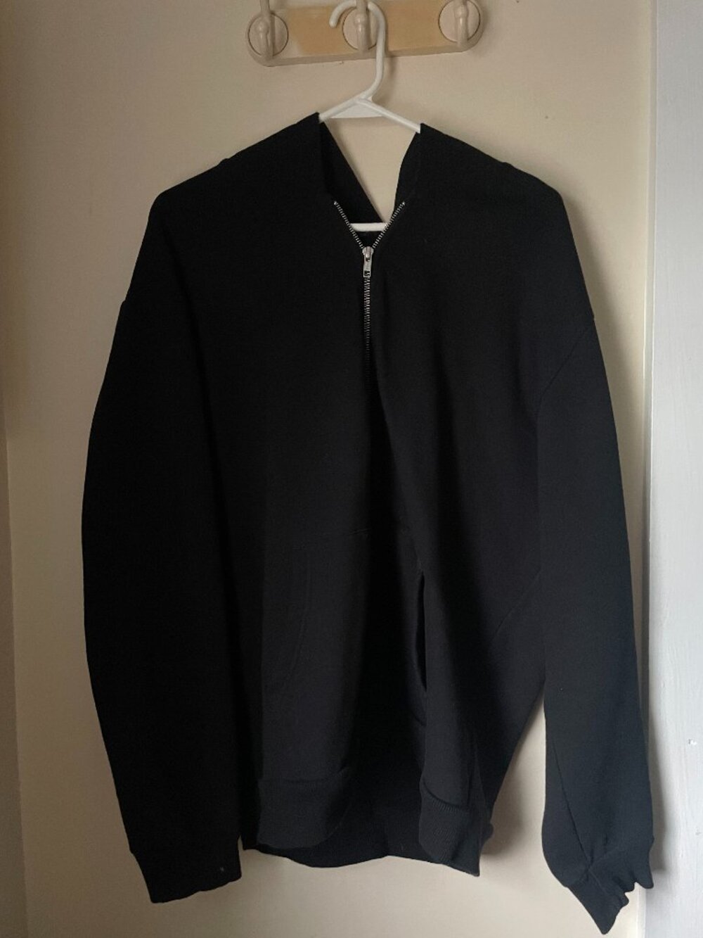 Kino Clothing Mens Hood Zip. XL. Black. Very comfy.